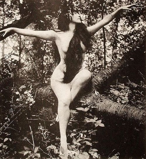 Annette Kellerman在《A Daughter of the Gods》中